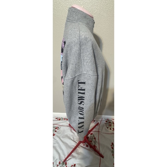 Taylor Swift The Eras Tour 2023-2024 Official Merch Quarter Zip Size Medium - Picture 3 of 7